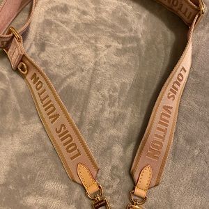 Louis Vuitton multipochette pink strap